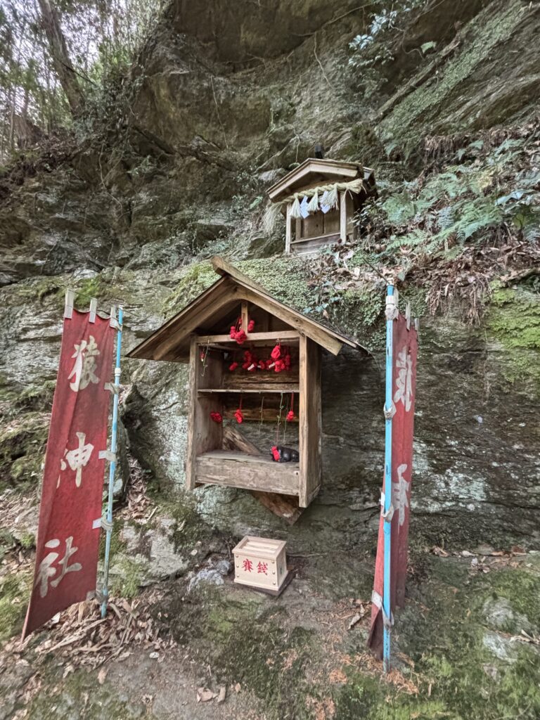 長良ヶ嶽の磐座と猿神社